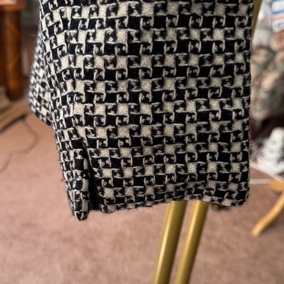 Beautiful Talbots Black and White Check Blazer Petite Size 8 - Picture 4 of 9